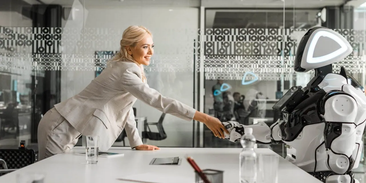 The Advantages of Outsourcing Content Creation and Optimization to AI and Expert